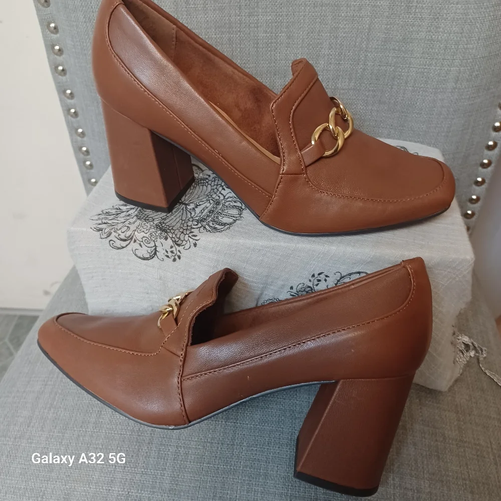 Bella Vita Brown and Gold Loafers Flats Size 9.m - Picture 2 of 15